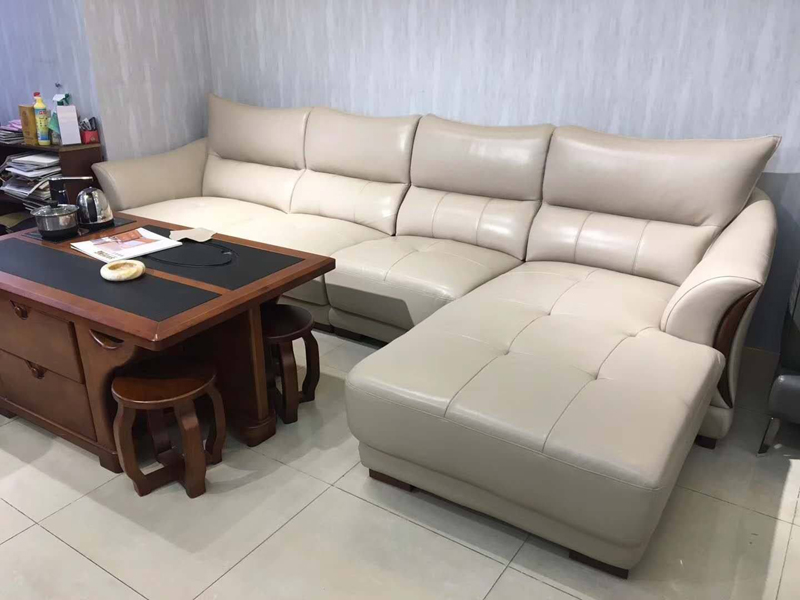 舊沙發(fā)別忙扔，沙發(fā)換皮是勤儉持家的不二之選，自己翻新沙發(fā)也行
