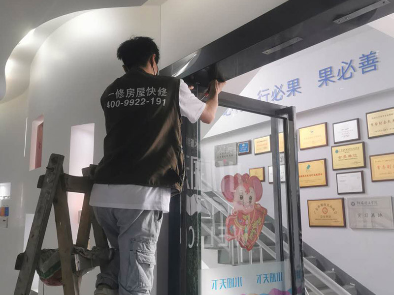 室內木門一邊的門框條掉了，怎么維修更簡單，木門框怎么修