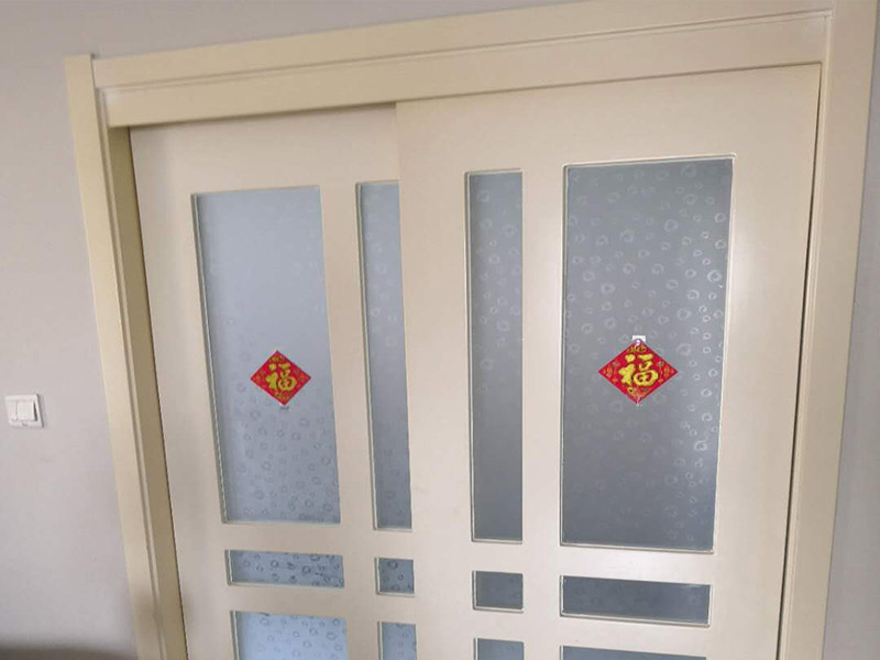 萬不得已別踢門，門被踢壞得自己找人修，修門師傅手藝高收費也高