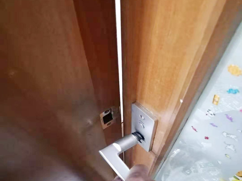 對于輕微的家具劃痕，如何進行家具美容補漆簡單易操作