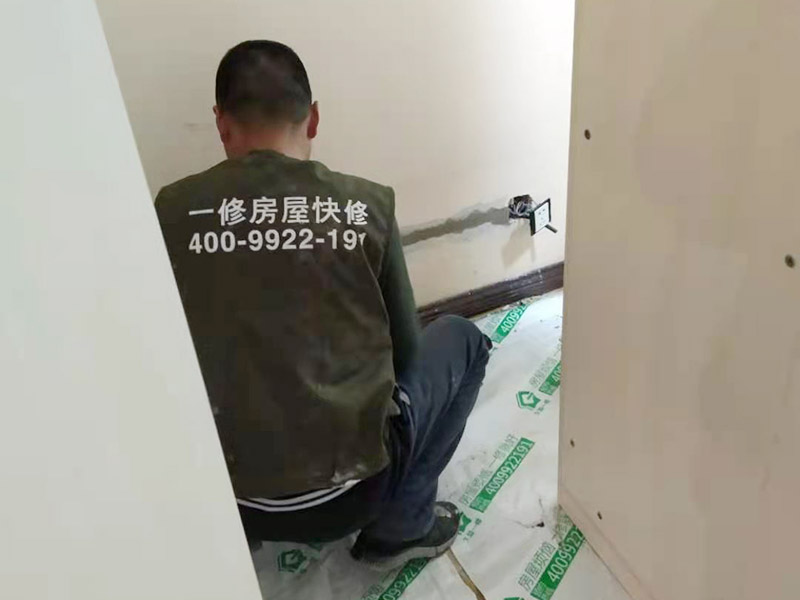 木地板有小坑應該怎么處理，熱脹冷縮讓地板恢復平整，木地板維修公司