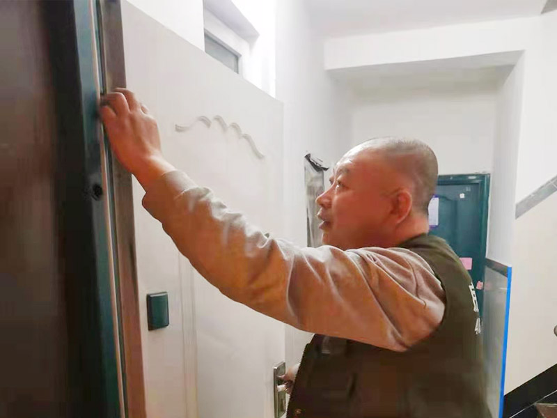 南京維修門框上門服務_室內(nèi)門套松動怎么處理_怎么修木門門框