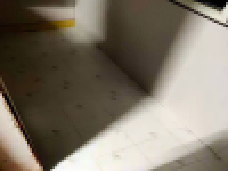  衛(wèi)生間貼瓷磚多少錢不能一概而論，因為瓷磚的品牌，尺寸不同，價格自然不同。因此貼起來也是不同的，所以衛(wèi)生間貼瓷磚多少錢還要看裝修公司的具體報價表了?；蛘呖梢灾苯影氚约河喆纱u，然只早人工服務(wù)價格就會實惠且明確一些。