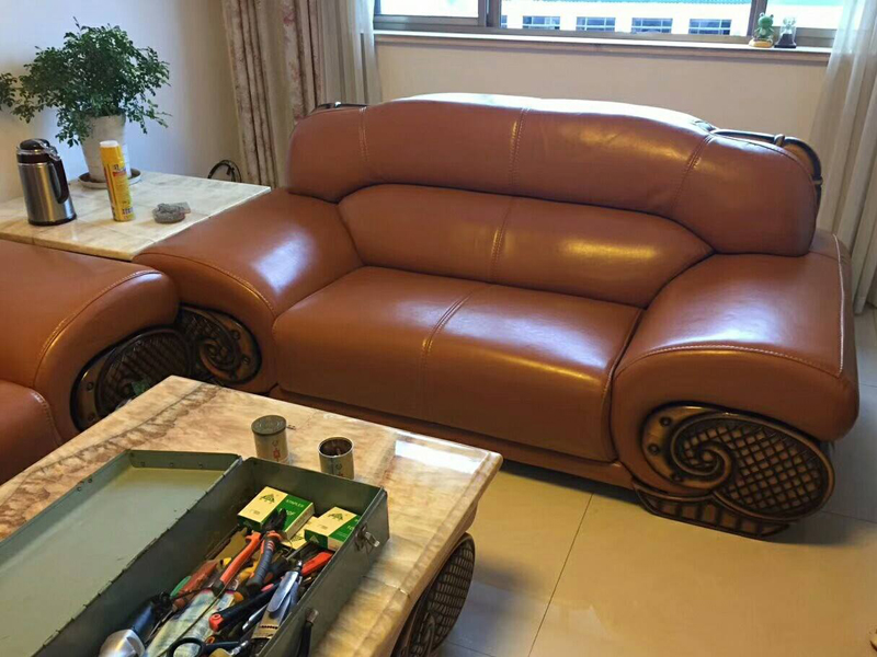 舊沙發(fā)別忙扔，沙發(fā)換皮是勤儉持家的不二之選，自己翻新沙發(fā)也行